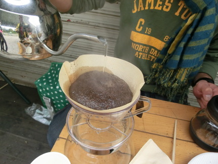 炒りたてコーヒーのパフォーマン...