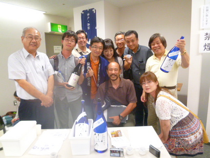 泉正宗酒造の試飲コーナー