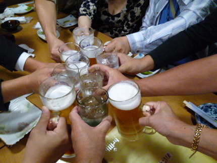 まずは、神戸式乾杯で。
