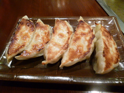 一口では食べれない大きな餃子で...