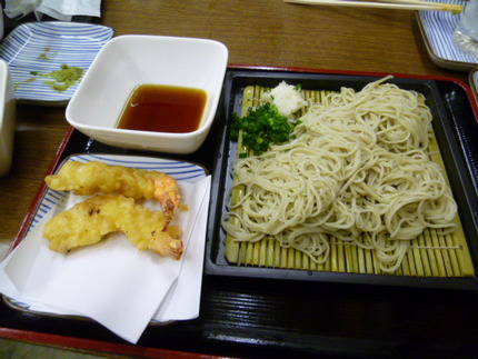贅沢な海老天ぷら蕎麦です。