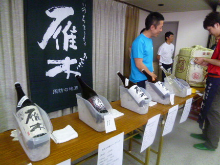 会場の正面に並んだ雁木の数々。