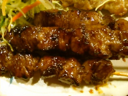珍しい　｢牛骨間肉串焼き｣　こ...