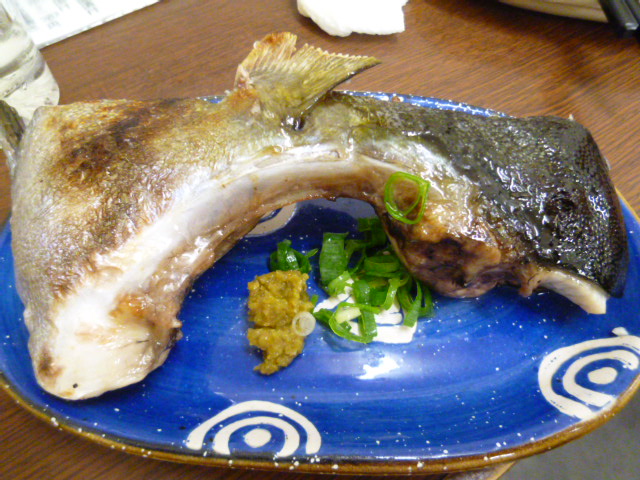 愛媛産 カンパチ 刺身とカマ塩焼き 神戸角打ち学会 至福の立ち呑み Bloguru