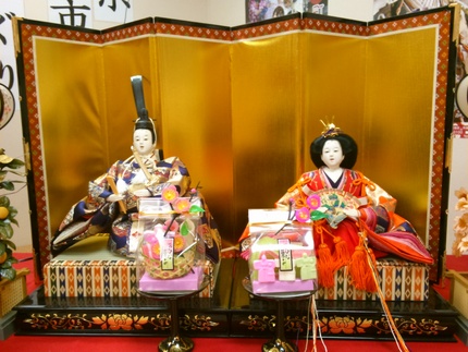 杵築では雛を　「ひいな」　と古...