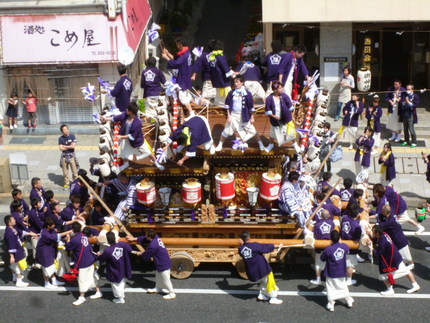 住吉のだんじり（地車）巡行がス...