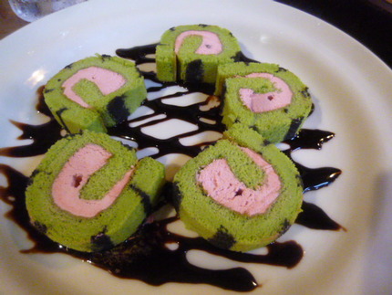 デザートのロールケーキ