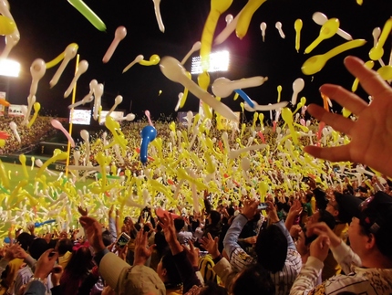 今夜は祝砲！（ジェット風船）
