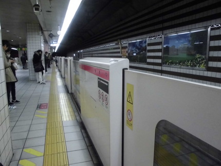 JR北新地駅ホーム柵４年！