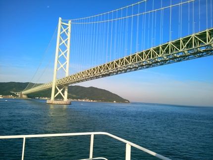 朝の明石海峡大橋！