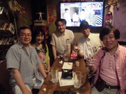 広島角打ち学会の会長と事務局長...