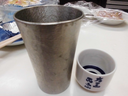 錫盃で飲む酒は旨い！