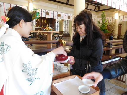 お神酒をいただく！