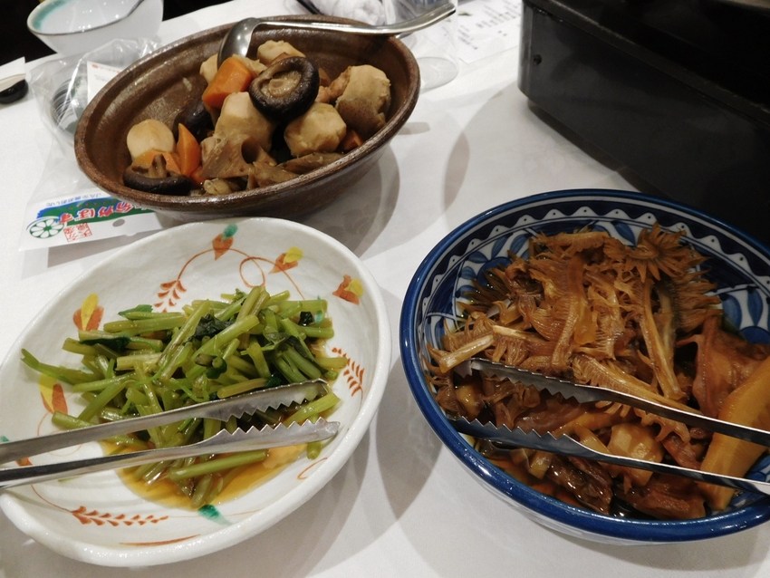 上が　「がめ煮」、右が　「たら...