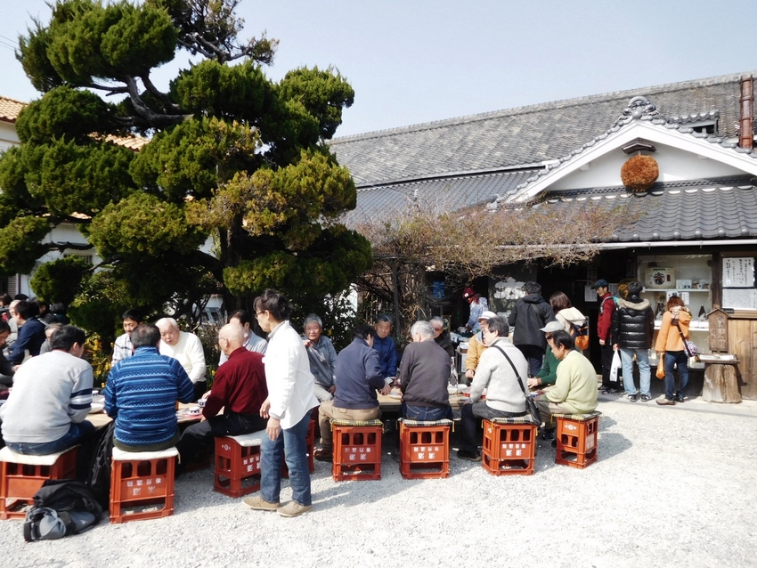 蔵の庭で試飲会！