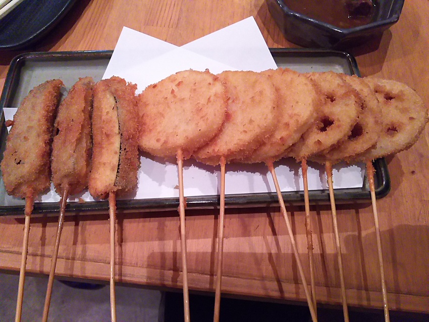 串かつ、どて焼き、サラダ