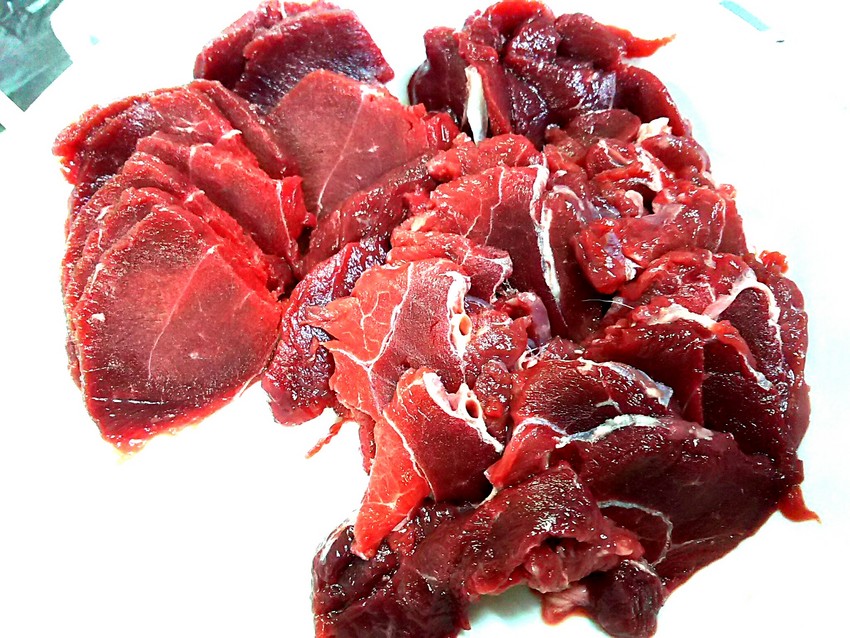 鹿肉刺し！