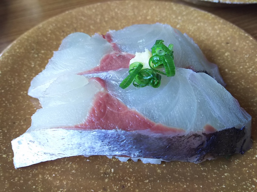 関あじ