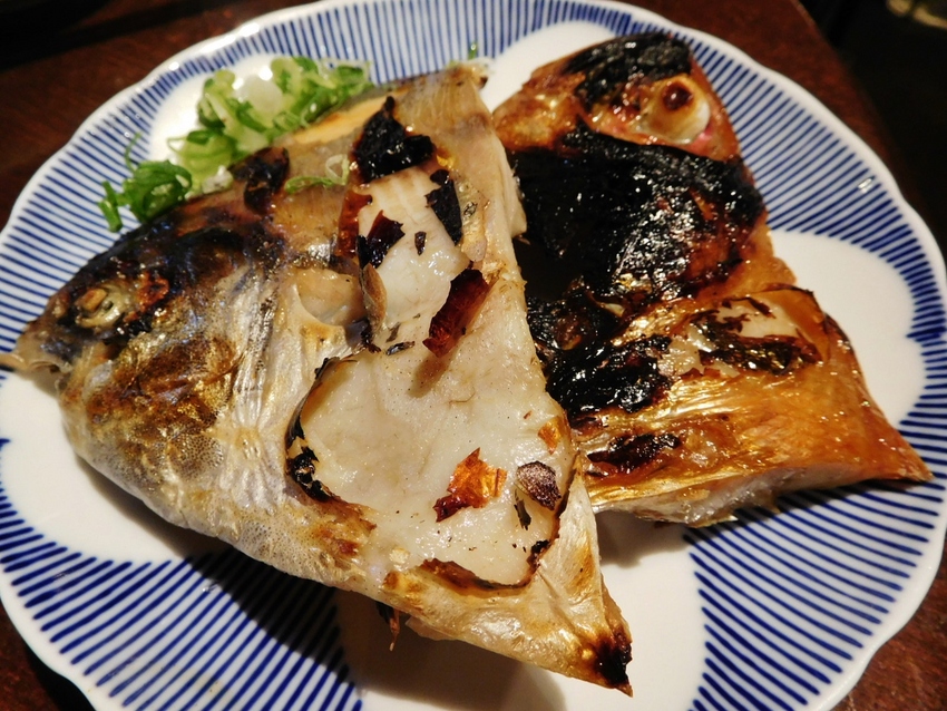 金目とマナカツオの頭カマ塩焼き...
