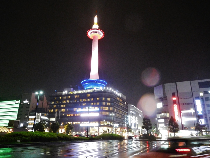 雨の京都タワー！