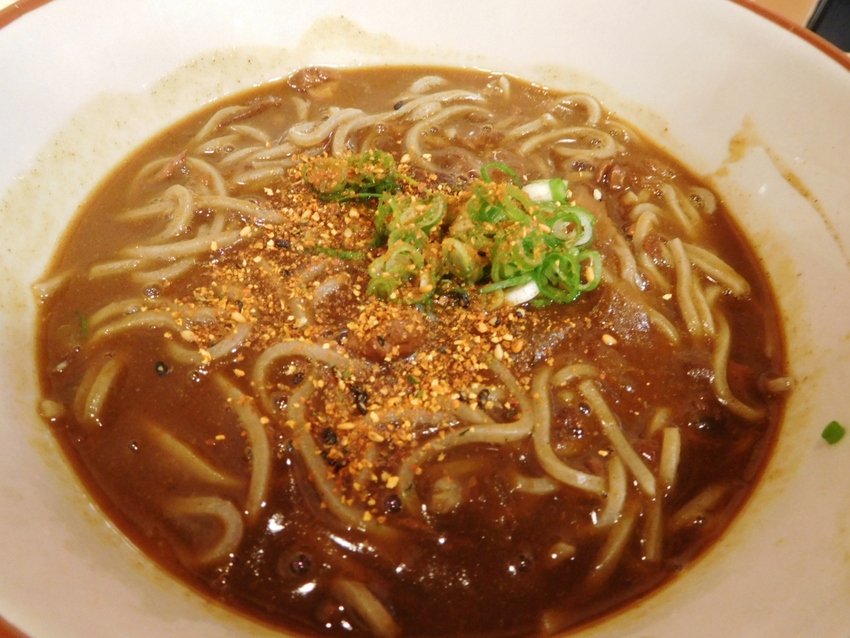 マドンナはカレーそば！