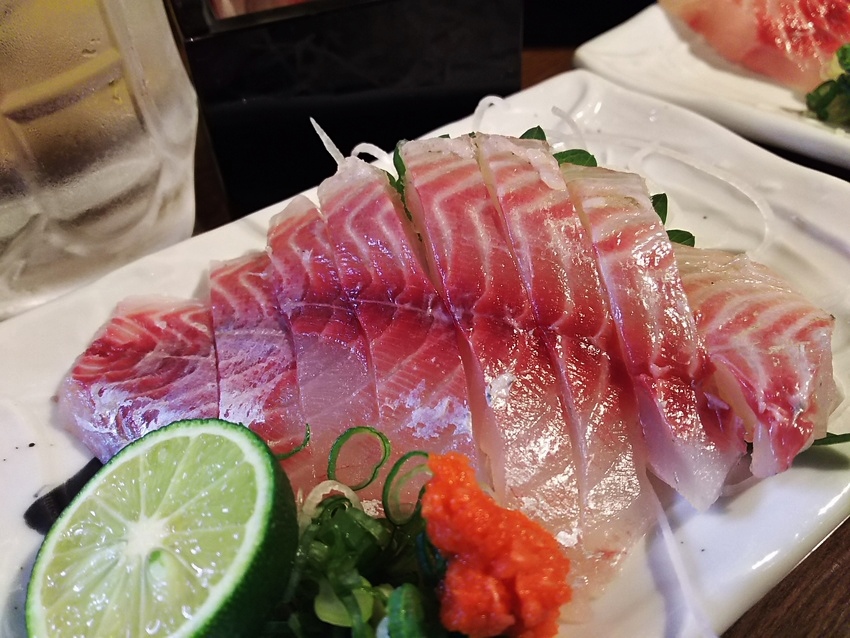 活イサギ半身刺身・380円！
