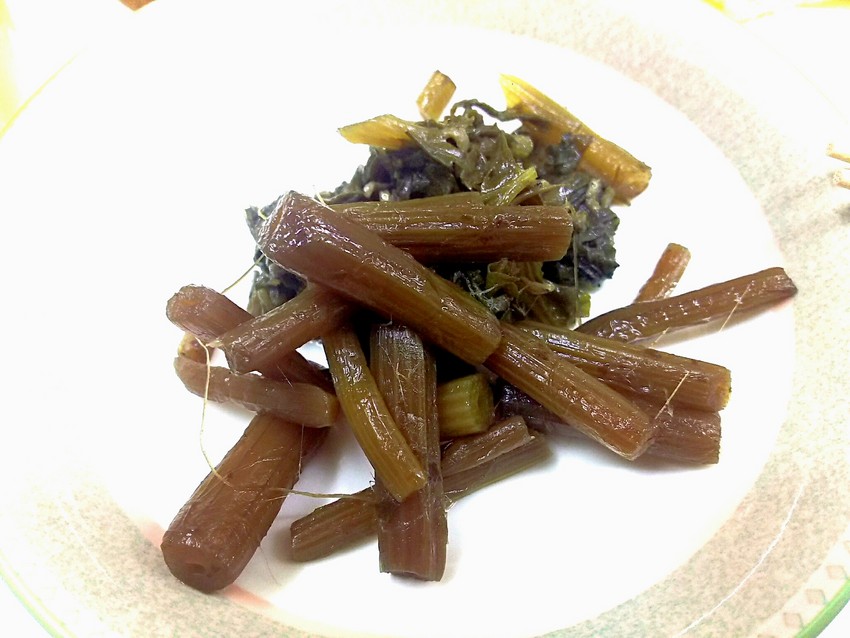 サービスの手作りツワブキの佃煮...