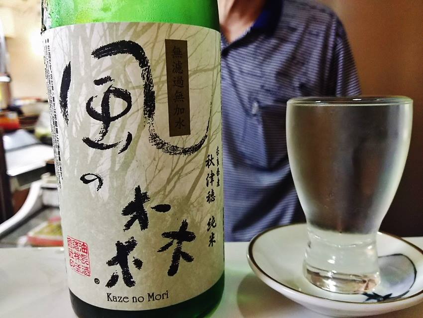 料理と酒3種で900円也！