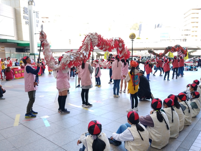 長崎の小学生が龍躍りを！