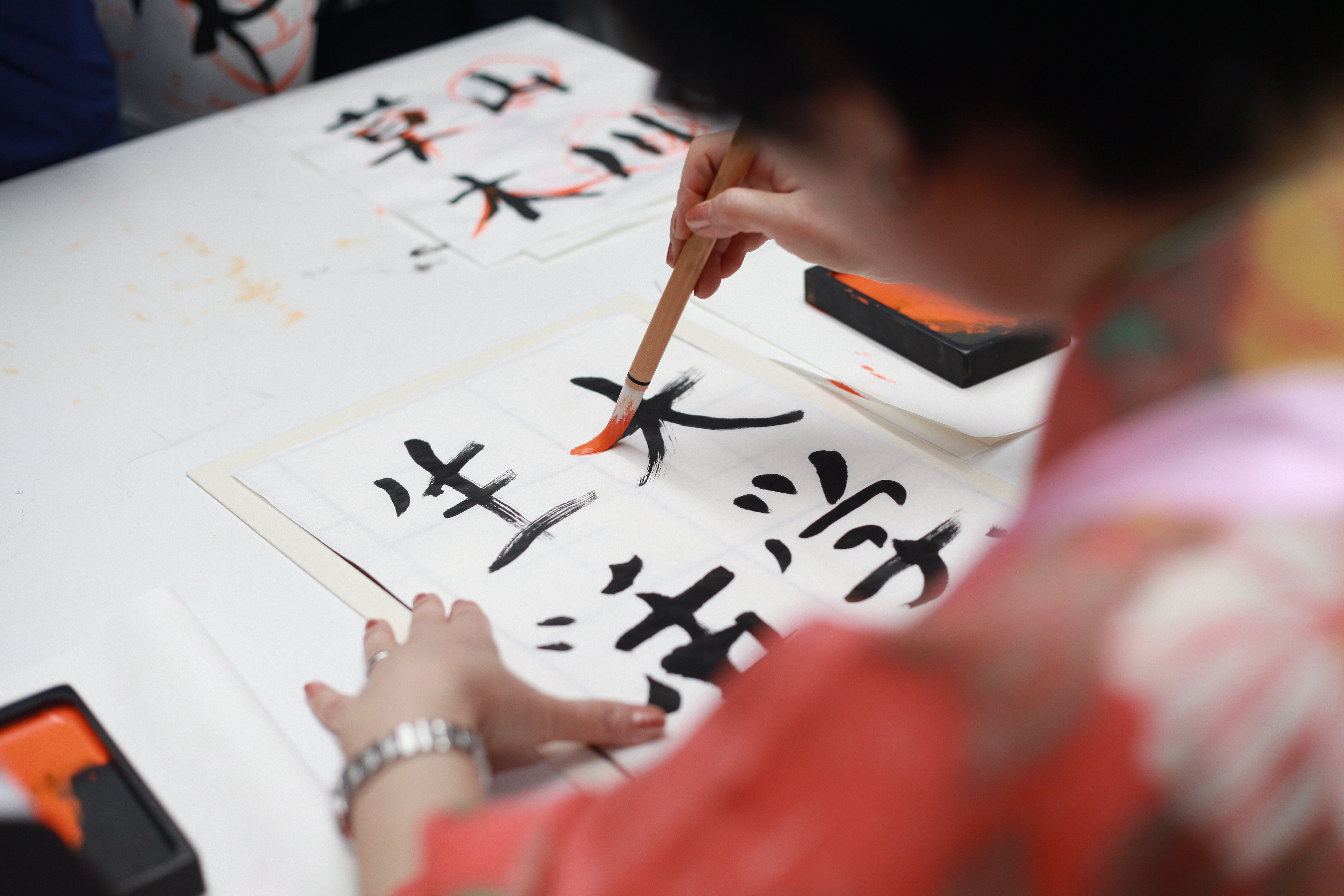 Японский уроки для начинающих. Японская каллиграфия. Каллиграфия Япония. Иероглифы Японии. Каллиграфия японские иероглифы.