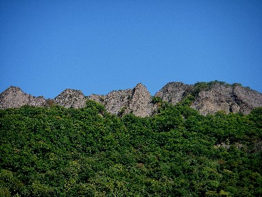 八剣山