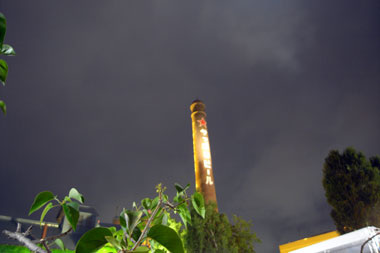 黙れ