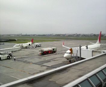 松山空港...