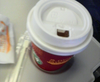 新幹線車内のcoffeeカップ