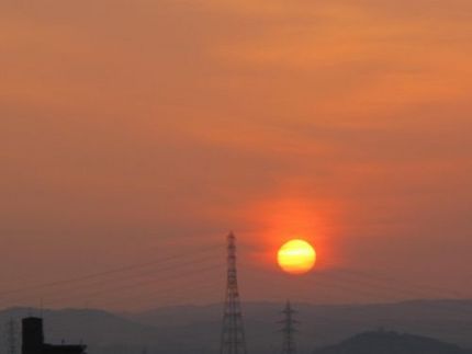 今朝の朝日、夕方は雨かも・・・...