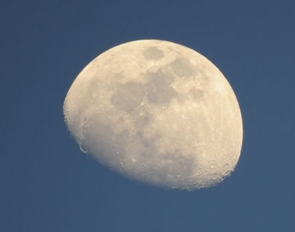 4月24日の月（上弦：月齢9....