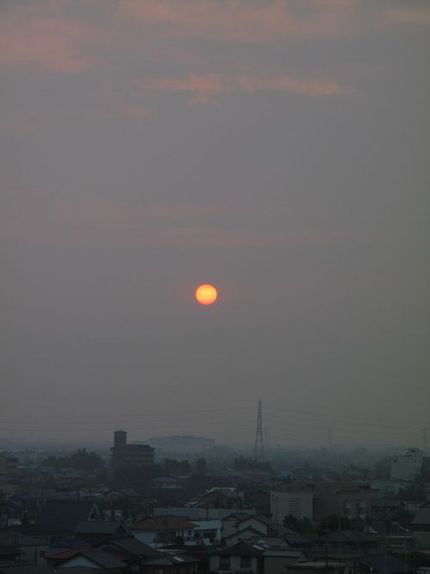 8月の朝日