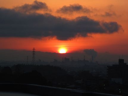 今朝の日の出、霞んでいます・・...