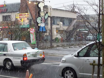 雪が降り続いています、積雪はな...