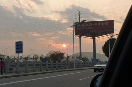 中国では建築物件の看板が多い
