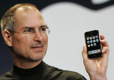 ジョブズ氏、AppleCEOを...