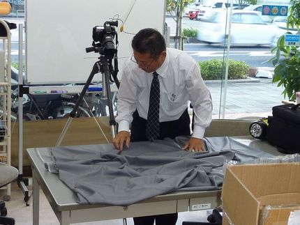 今日の仕事は服地の写真撮影