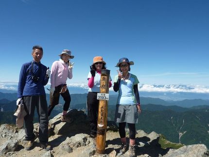 北岳山頂のキレイナオネエサン達