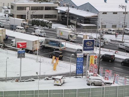 雪で今朝は大渋滞