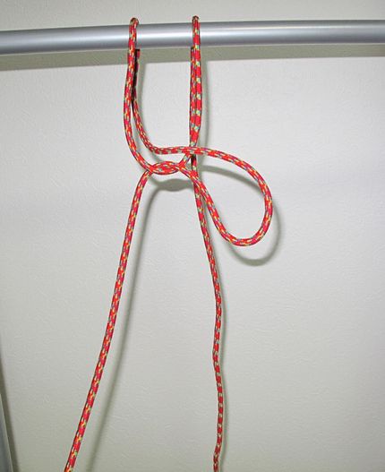馬側のロープを垂れ下げた輪の中...