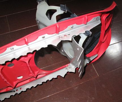 靴の部分は可動する、前方に大き...