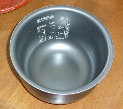 炊飯釜で洗米してはいけません・...
