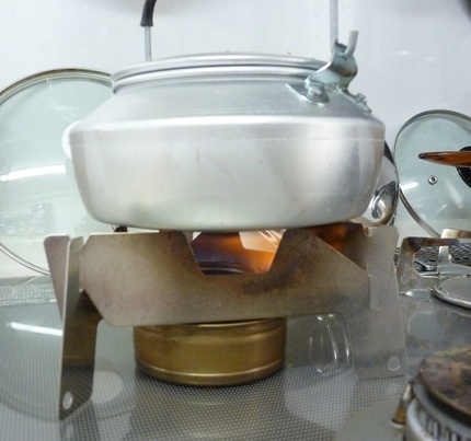 450ｃcの水（15℃)を沸か...
