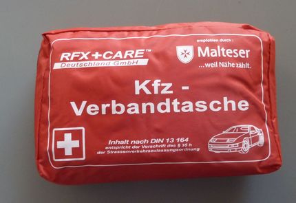 ドイツでは傷害手当用品の車載は...