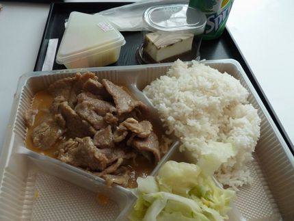 見本市会場の昼食(2013.0...